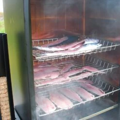 Bradley Digital Smoker 6-Rack / Elektro Räucherofen -Barbecue Serien Geschäft 13237 Bradley Smoker Fisch roh