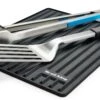 Broil King Silikon Besteckablage 2 Broil King Silikon Besteckablage -Barbecue Serien Geschäft 13640 Broil King 60009 propped 01