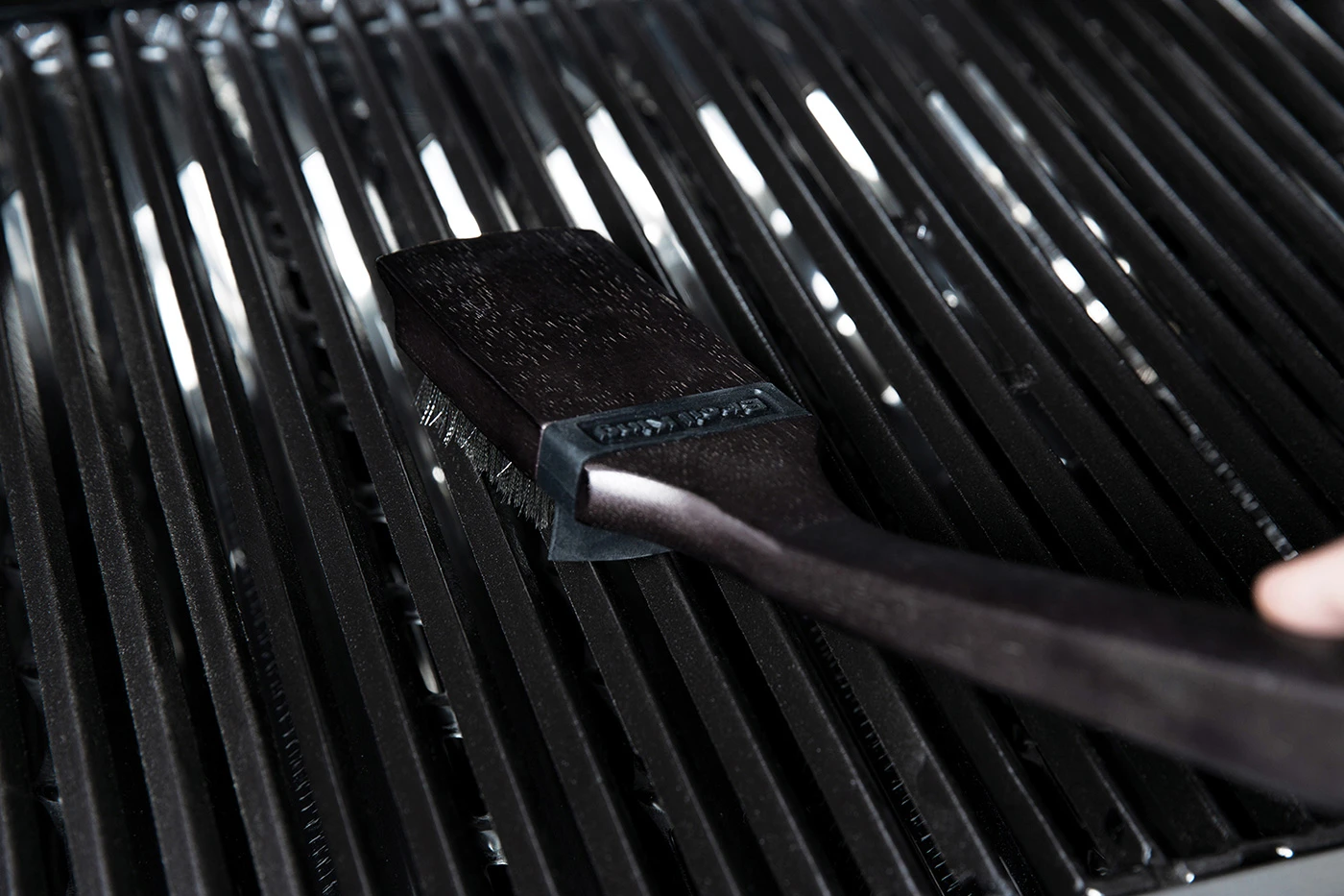 Broil King Holz Grillbürste 47cm Mit Edelstahlborsten + Spritzschutz