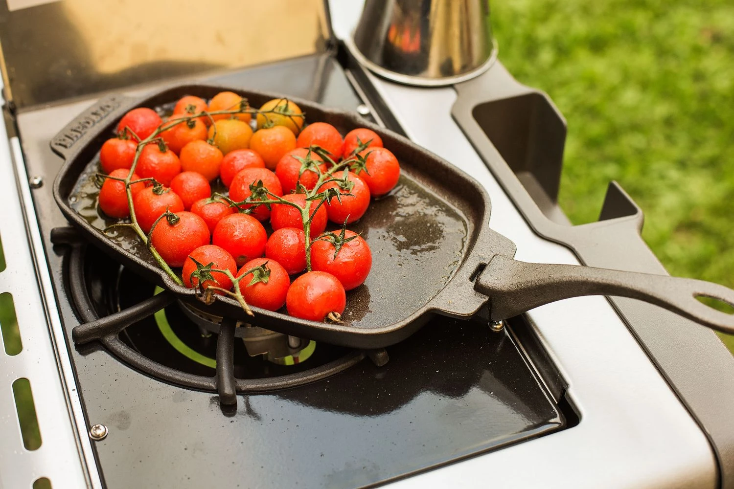 Napoleon Gusseiserne Pfanne Mit Holz Untersetzer - Auslaufartikel 4 Napoleon Gusseiserne Pfanne Mit Holz Untersetzer - Auslaufartikel – Bild 3