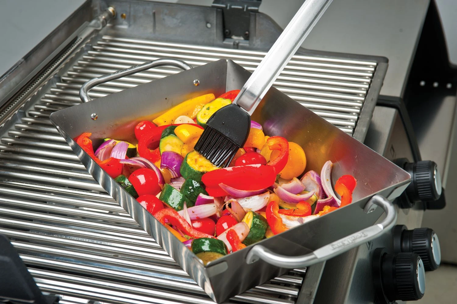 Broil King Gemüse Grillkorb Premium, Edelstahl 26 X 18cm 5 Broil King Gemüse Grillkorb Premium, Edelstahl 26 X 18cm – Bild 3