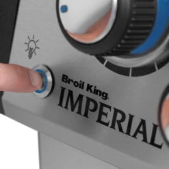 Broil King Imperial S590 PRO IR Gasgrill - Modell 2023 - SMART Deal Inkl. Grillfürst Grill Control Mit Companion Device Und Einstichthermometer -Barbecue Serien Geschäft Broil King Imperial S590 IR Knopf Beleuchtung