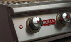 BULL Diablo - Gasgrill Mit Infrarot Backburner Und Rotisserie 17 BULL Diablo - Gasgrill Mit Infrarot Backburner Und Rotisserie -Barbecue Serien Geschäft Bull Diablo Standgeraet Bedienknoepfe 6248CEBU Stand