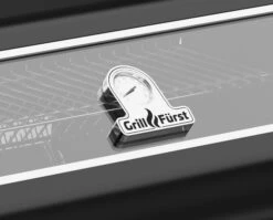 Grillfürst G620E 6-Brenner Gasgrill Mit Hochtemperaturbrenner, Heckbrenner Und Edelstahl Rosten - X-DEAL Inkl. Zubehörpaket 25 Grillfürst G620E 6-Brenner Gasgrill Mit Hochtemperaturbrenner, Heckbrenner Und Edelstahl Rosten - X-DEAL Inkl. Zubehörpaket -Barbecue Serien Geschäft Grillfuerst Gasgrill G620E Deckelthermometer