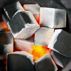 McBrikett KOKOKO CUBES 8 Kg 7 McBrikett KOKOKO CUBES 8 Kg -Barbecue Serien Geschäft McBrikett Kokoko Cubes 8kg Anwendung