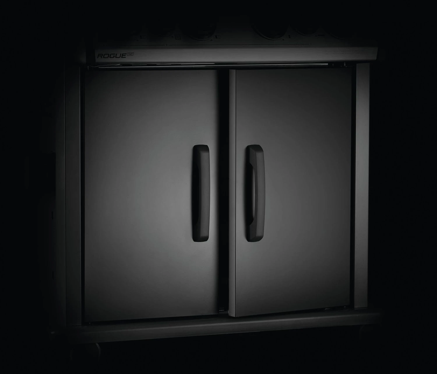 Napoleon Rogue SE 525 Gasgrill, Schwarz Mit Gussrosten, Sizzle Zone Und Heckbrenner - Modell 2023 14 Napoleon Rogue SE 525 Gasgrill, Schwarz Mit Gussrosten, Sizzle Zone Und Heckbrenner - Modell 2023 – Bild 12