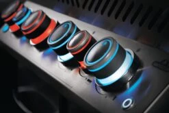 Napoleon Prestige 500 Gasgrill, Charcoal Grau - Mit Safety Glow - X-DEAL Inkl. Grillthermometer, Schneidebrett Und Windschild Für SIZZLE ZONE -Barbecue Serien Geschäft Napoleon Prestige 500 Safety Glow Drehreglerbeleuchtung 1