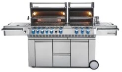Napoleon Prestige Pro 825-3 Edelstahl Gasgrill Inkl. Drehspieß Und Bodenbeleuchtung - Modell 2023 - SMART Deal Inkl. Grillfürst Grill Control Mit Companion Device Und Einstichthermometer 26 Napoleon Prestige Pro 825-3 Edelstahl Gasgrill Inkl. Drehspieß Und Bodenbeleuchtung - Modell 2023 - SMART Deal Inkl. Grillfürst Grill Control Mit Companion Device Und Einstichthermometer -Barbecue Serien Geschäft Napoleon Prestige Pro 825 Gasgrill offen