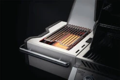 Napoleon Prestige Pro 665-3 Edelstahl Gasgrill Inkl. Drehspieß - Modell 2023 - SMART Deal Inkl. Grillfürst Grill Control Mit Companion Device Und Einstichthermometer 30 Napoleon Prestige Pro 665-3 Edelstahl Gasgrill Inkl. Drehspieß - Modell 2023 - SMART Deal Inkl. Grillfürst Grill Control Mit Companion Device Und Einstichthermometer -Barbecue Serien Geschäft Napoleon Prestige Pro Sizzle Zone Offen