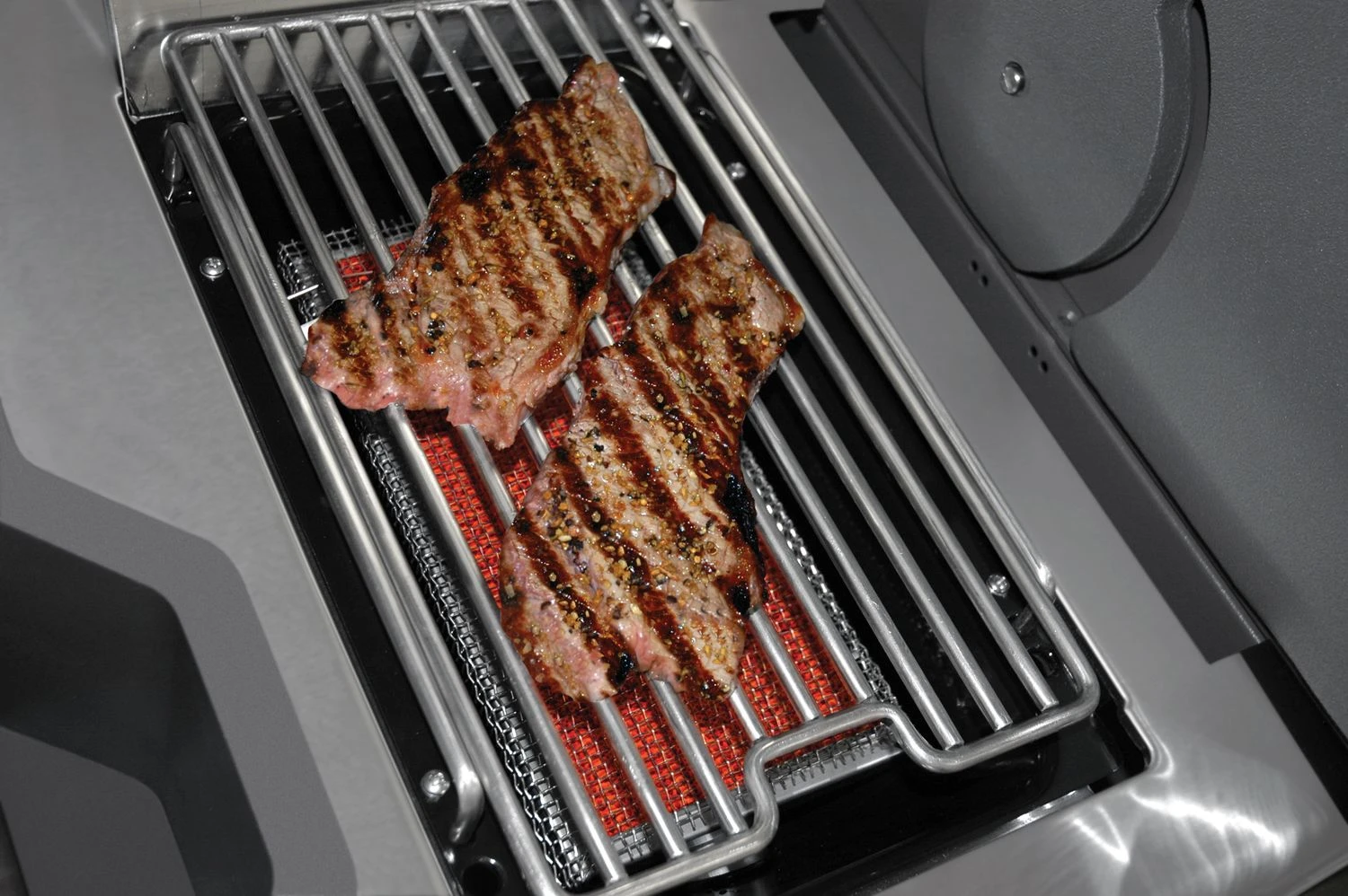 Napoleon Prestige Pro 665-3 Edelstahl Gasgrill Inkl. Drehspieß - Modell 2023 - SMART Deal Inkl. Grillfürst Grill Control Mit Companion Device Und Einstichthermometer 9 Napoleon Prestige Pro 665-3 Edelstahl Gasgrill Inkl. Drehspieß - Modell 2023 - SMART Deal Inkl. Grillfürst Grill Control Mit Companion Device Und Einstichthermometer – Bild 7