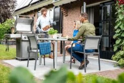 Napoleon Rogue SE 425 Edelstahl Gasgrill Mit Sizzle Zone Und Heckbrenner - Modell 2023 35 Napoleon Rogue SE 425 Edelstahl Gasgrill Mit Sizzle Zone Und Heckbrenner - Modell 2023 -Barbecue Serien Geschäft Napoleon Rogue SE 425 Gasgrill Edelstahl Lifestyle