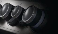 Napoleon Rogue SE 425 Edelstahl Gasgrill Mit Sizzle Zone Und Heckbrenner - Modell 2023 21 Napoleon Rogue SE 425 Edelstahl Gasgrill Mit Sizzle Zone Und Heckbrenner - Modell 2023 -Barbecue Serien Geschäft Napoleon Rogue SE Drehknoepfe