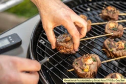 Outdoorchef Gas Kugelgrill Arosa 570 G Evo Black Style -Barbecue Serien Geschäft Outdoorchef Arosa 570 G Evo emaillierter Grillrost