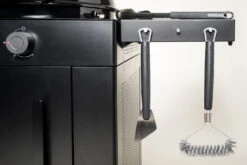 Outdoorchef Gas Kugelgrill Arosa 570 G Evo Black Style -Barbecue Serien Geschäft Outdoorchef Arosa Gas Kugelgrill 570G EVO Black Style Seitenablage