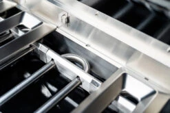 Outdoorchef Dualchef S 425 G Edelstahl Gasgrill Mit Seitenkocher + Blazing Zone Infrarotbrenner + DGS Gusseisen Grillrost 2 Stk. + DGS Gemüse Grillrost 2 Stk. 41 Outdoorchef Dualchef S 425 G Edelstahl Gasgrill Mit Seitenkocher + Blazing Zone Infrarotbrenner + DGS Gusseisen Grillrost 2 Stk. + DGS Gemüse Grillrost 2 Stk. -Barbecue Serien Geschäft Outdoorchef Dualchef S 425 G Brennerwanne