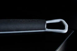 Outdoorchef Triangel Grillbürste Mit Nylonborsten, 41,5 Cm -Barbecue Serien Geschäft Outdoorchef Triangel Grillbuerste Detail Griff