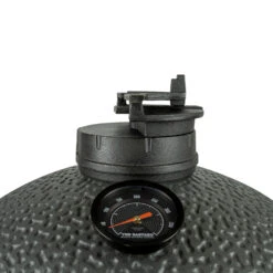 The Bastard Keramikgrill VX Medium - Complete - Schwarz Matt - Modell 2023 19 The Bastard Keramikgrill VX Medium - Complete - Schwarz Matt - Modell 2023 -Barbecue Serien Geschäft The Bastard VX Medium Detail Topcap Position2