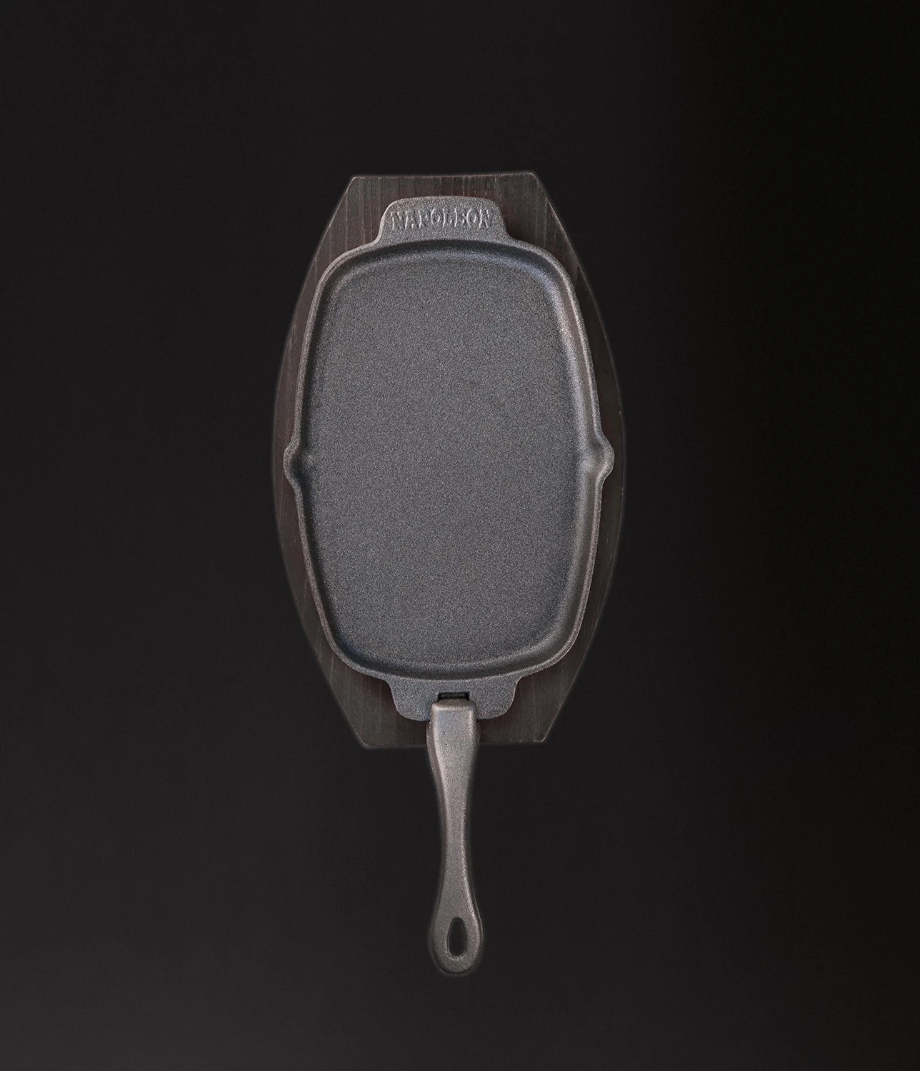 Napoleon Gusseiserne Pfanne Mit Holz Untersetzer - Auslaufartikel 3 Napoleon Gusseiserne Pfanne Mit Holz Untersetzer - Auslaufartikel – Bild 2